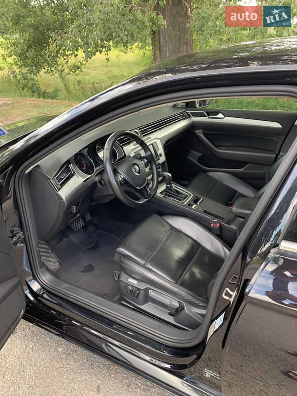 Седан Volkswagen Passat 2016 в Ромнах фото 7 Седан Volkswagen Passat 2016 в Ромнах