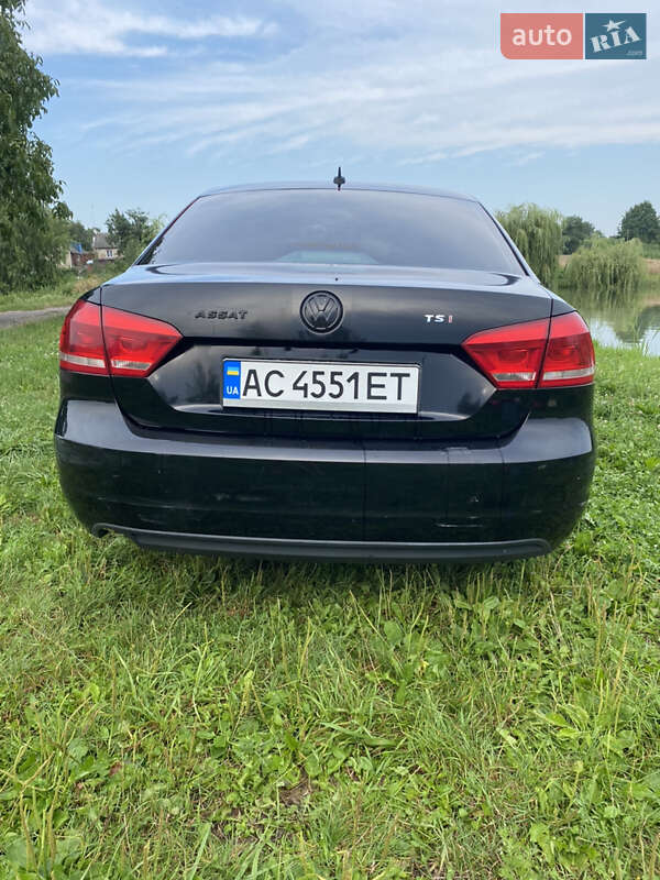 Седан Volkswagen Passat 2015 в Луцке