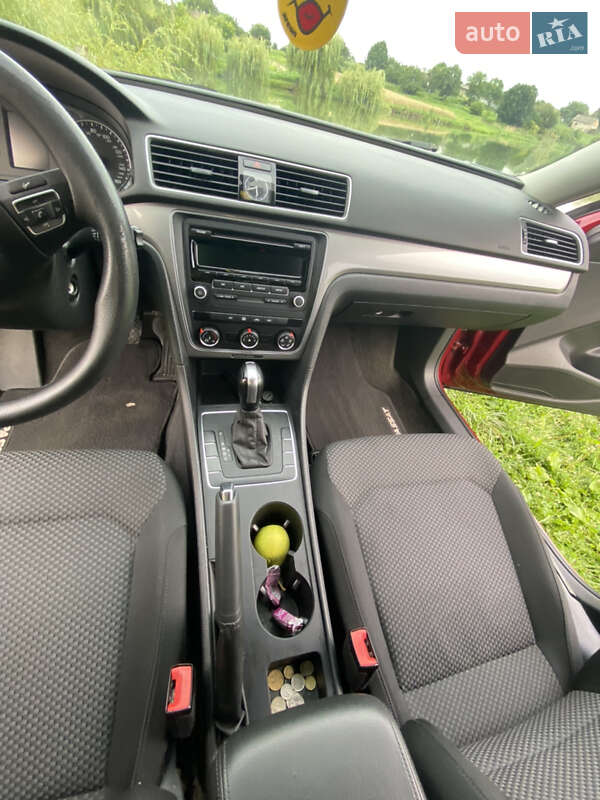 Седан Volkswagen Passat 2015 в Луцке