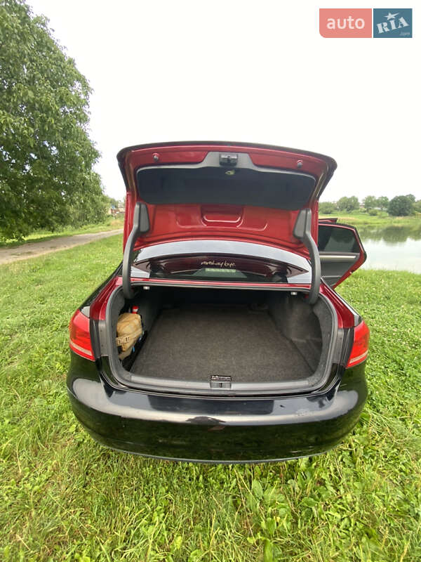 Седан Volkswagen Passat 2015 в Луцке