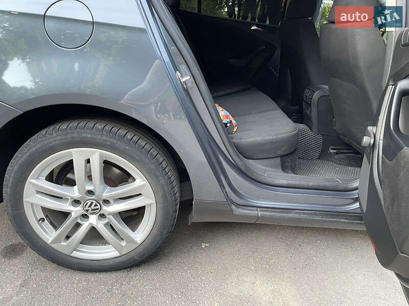Седан Volkswagen Passat 2010 в Староконстантинове