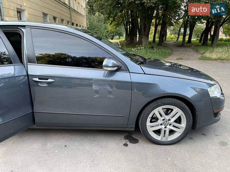 Седан Volkswagen Passat 2010 в Староконстантинове