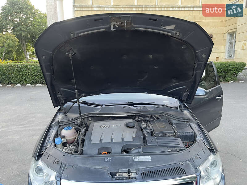 Седан Volkswagen Passat 2010 в Староконстантинове