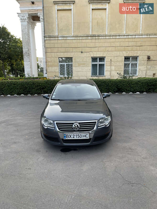 Седан Volkswagen Passat 2010 в Староконстантинове