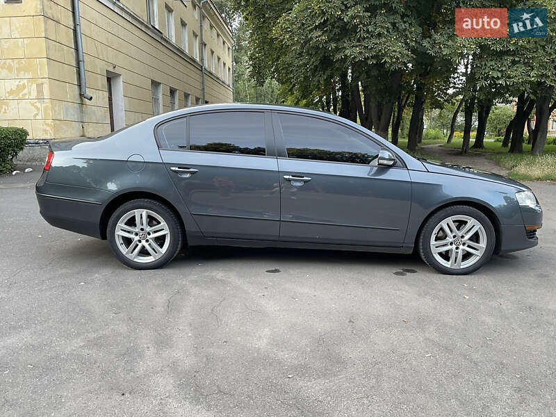 Седан Volkswagen Passat 2010 в Староконстантинове