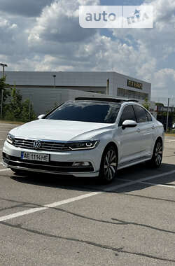 Седан Volkswagen Passat 2016 в Днепре