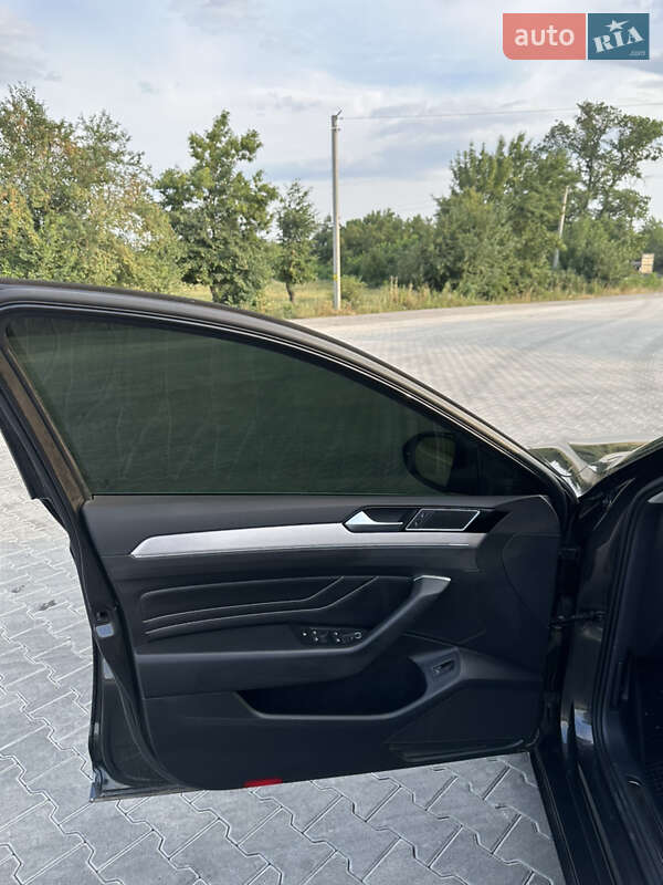 Седан Volkswagen Passat 2020 в Черновцах