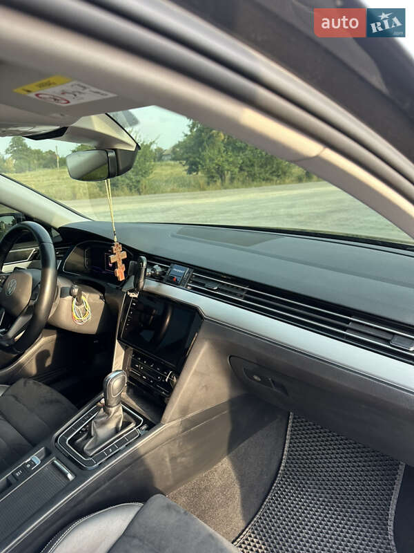 Седан Volkswagen Passat 2020 в Черновцах
