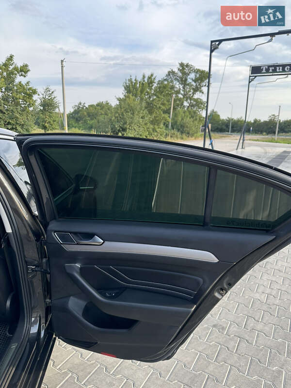 Седан Volkswagen Passat 2020 в Черновцах