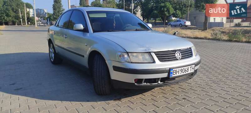 Седан Volkswagen Passat 2001 в Черноморске