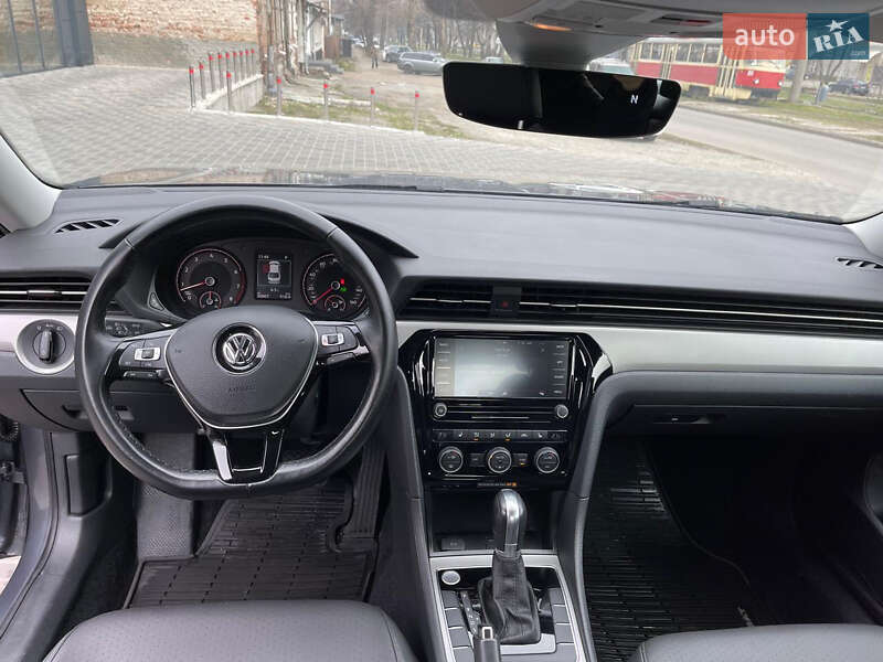 Седан Volkswagen Passat 2020 в Днепре