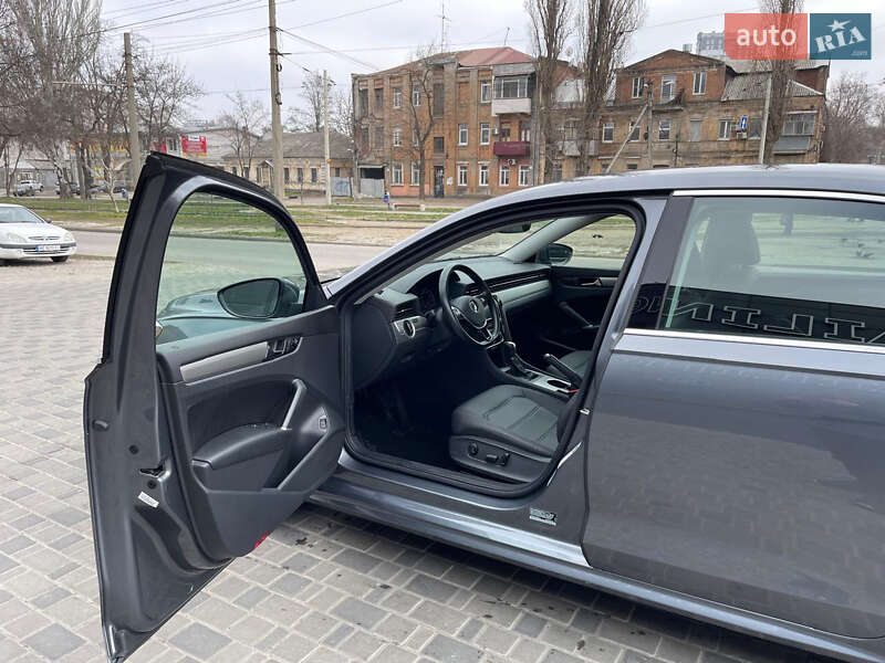 Седан Volkswagen Passat 2020 в Днепре