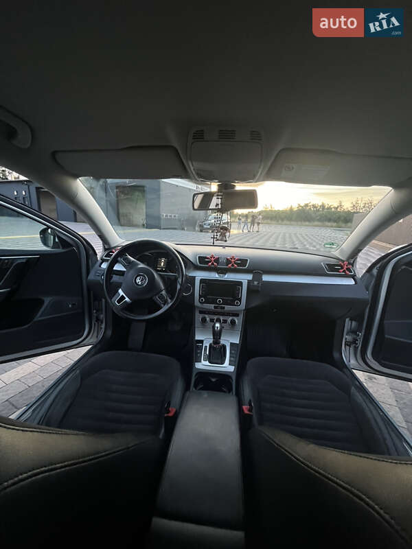 Універсал Volkswagen Passat 2013 в Львові