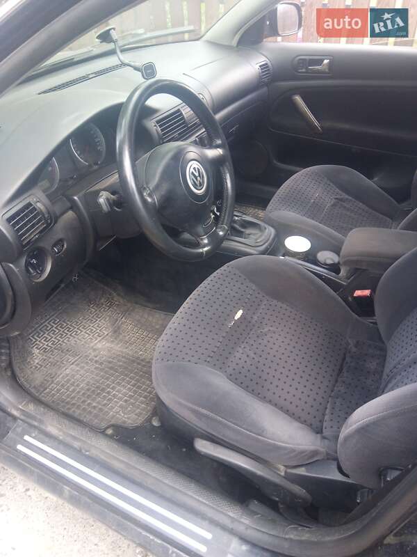 Седан Volkswagen Passat 2002 в Колках