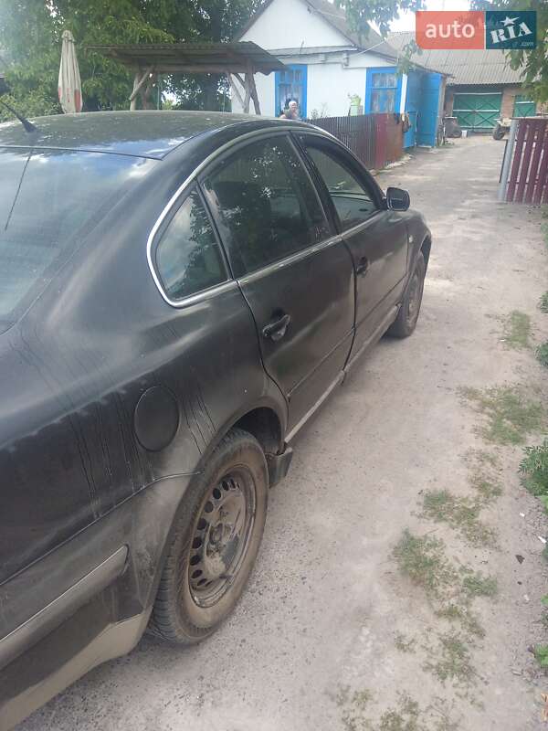 Седан Volkswagen Passat 2002 в Колках