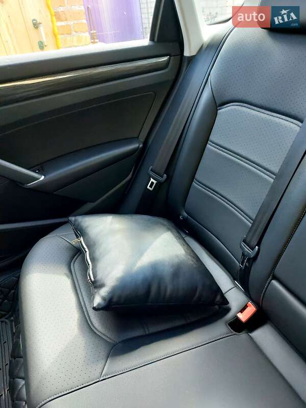 Седан Volkswagen Passat 2020 в Устиновке