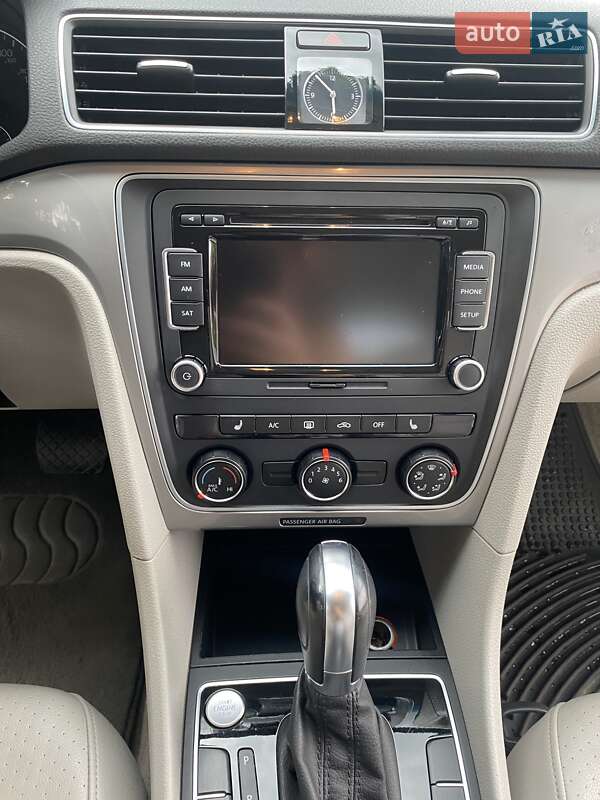 Седан Volkswagen Passat 2015 в Львове