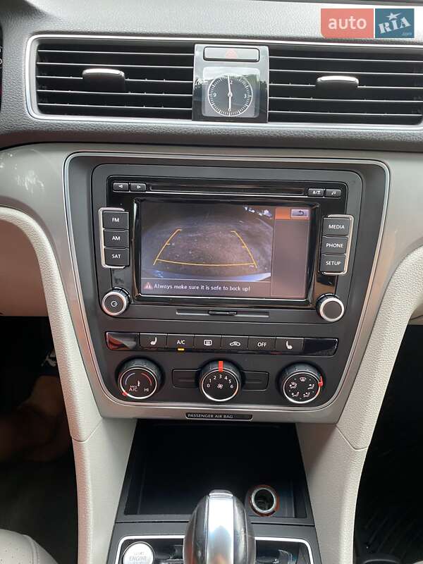 Седан Volkswagen Passat 2015 в Львове