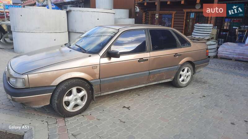 Седан Volkswagen Passat 1990 в Яремчі