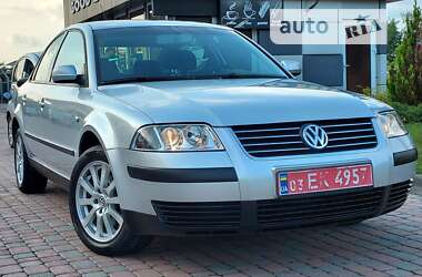 Седан Volkswagen Passat 2002 в Сарнах