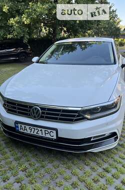 Седан Volkswagen Passat 2016 в Києві