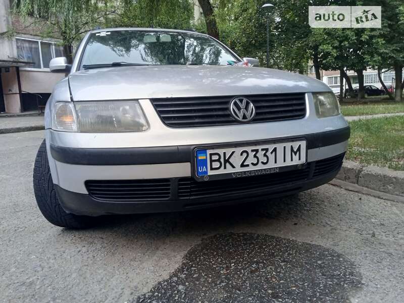 Універсал Volkswagen Passat 1999 в Вараші