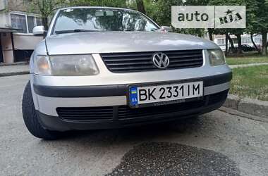 Універсал Volkswagen Passat 1999 в Вараші