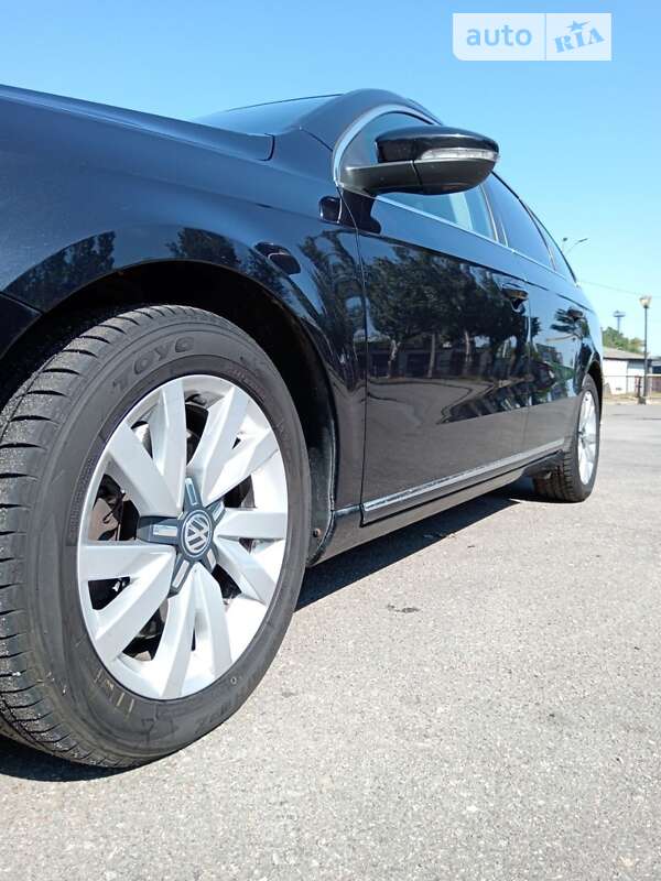 Універсал Volkswagen Passat 2012 в Одесі