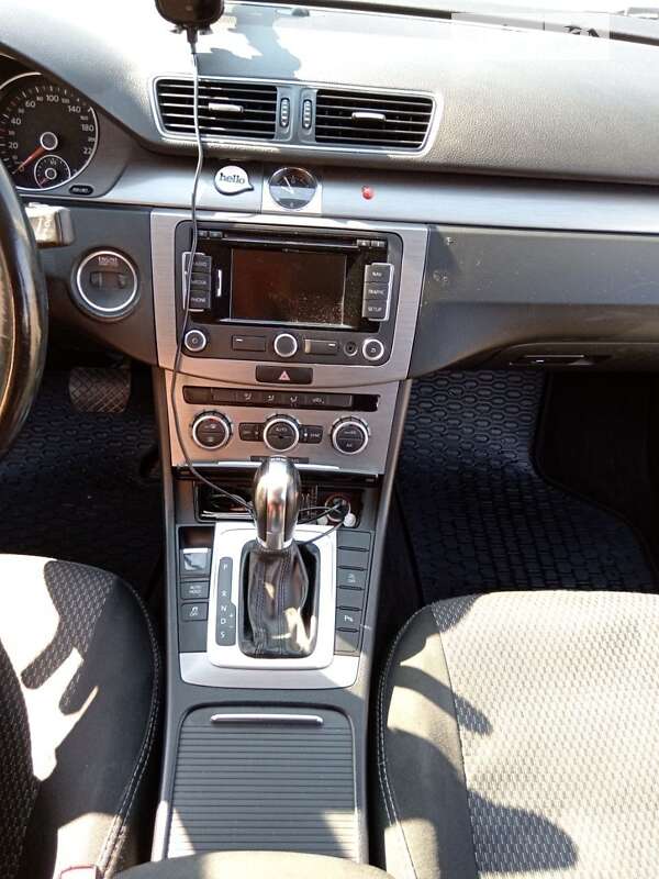 Універсал Volkswagen Passat 2012 в Одесі