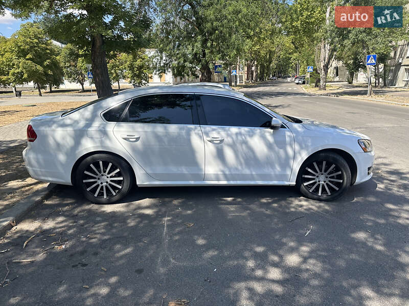 Седан Volkswagen Passat 2012 в Николаеве