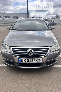 Універсал Volkswagen Passat 2007 в Рівному