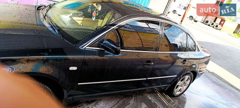 Седан Volkswagen Passat 2002 в Ирпене