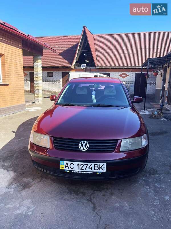 Седан Volkswagen Passat 1999 в Горохове