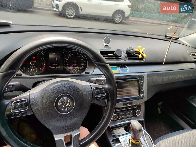 Універсал Volkswagen Passat 2012 в Києві