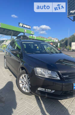 Універсал Volkswagen Passat 2012 в Івано-Франківську