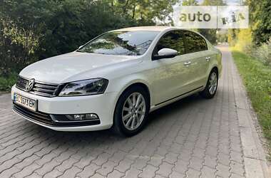 Седан Volkswagen Passat 2012 в Львове