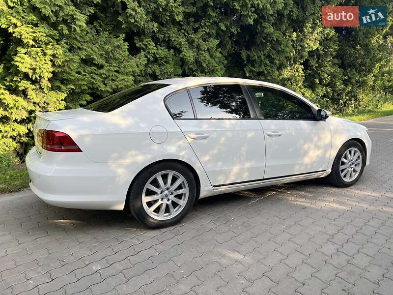 Седан Volkswagen Passat 2012 в Львове