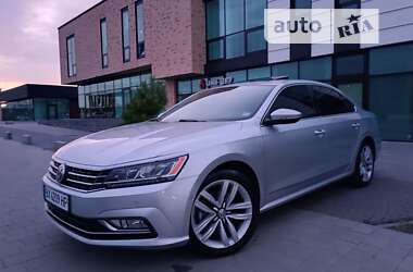 Седан Volkswagen Passat 2016 в Хмельницькому