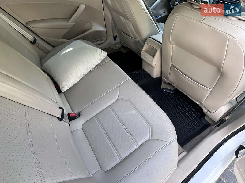Седан Volkswagen Passat 2015 в Одессе