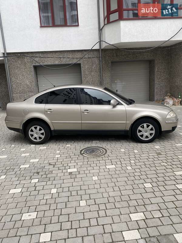 Седан Volkswagen Passat 2003 в Ивано-Франковске