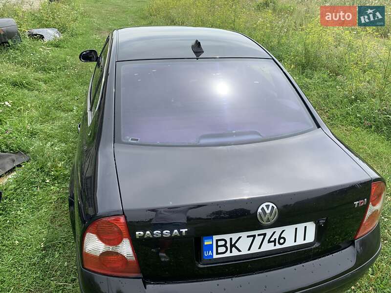 Седан Volkswagen Passat 2001 в Мостиске
