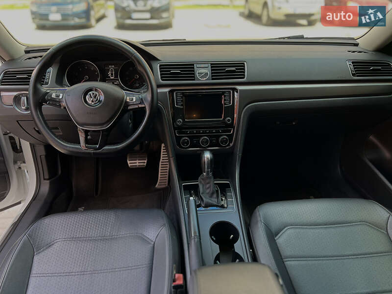 Седан Volkswagen Passat 2016 в Днепре