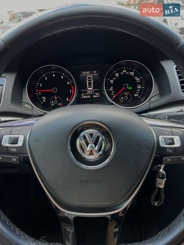 Седан Volkswagen Passat 2016 в Днепре