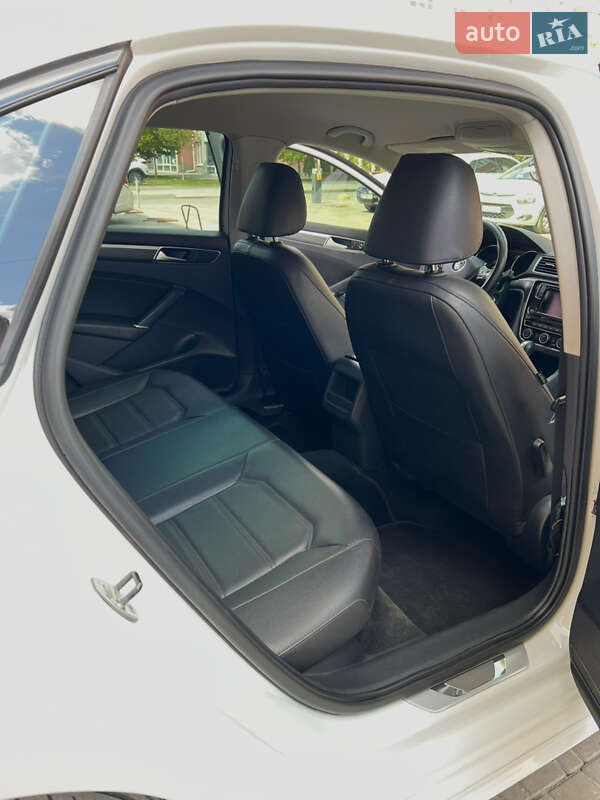 Седан Volkswagen Passat 2016 в Днепре