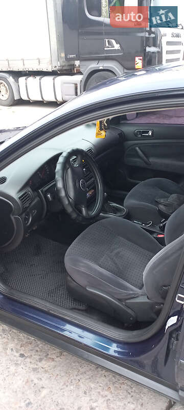 Седан Volkswagen Passat 1998 в Одессе