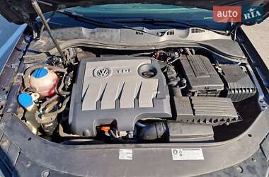 Универсал Volkswagen Passat 2012 в 