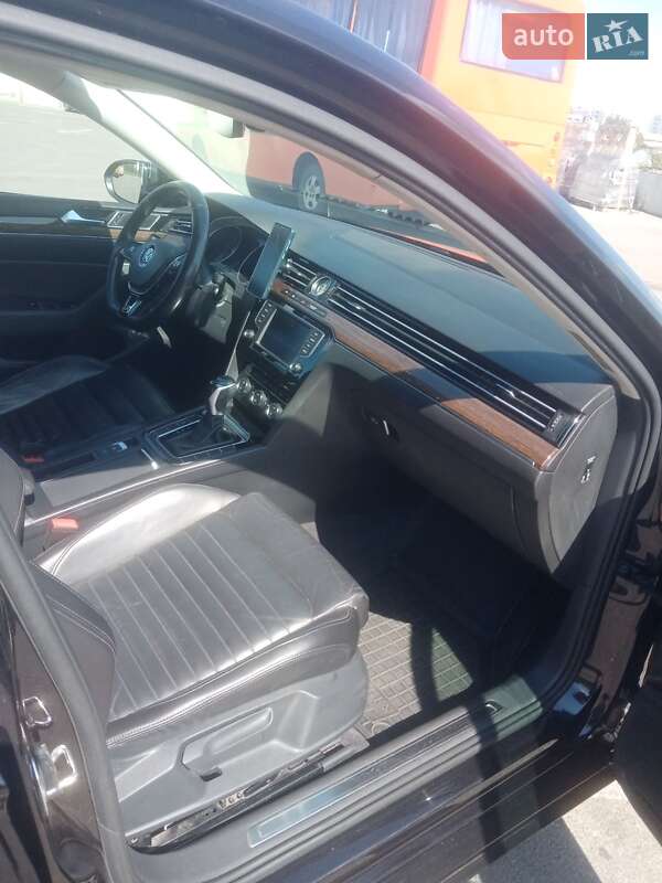 Седан Volkswagen Passat 2015 в Ірпені