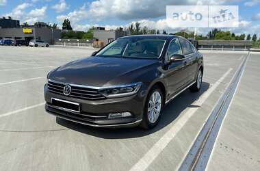 Седан Volkswagen Passat 2015 в 
