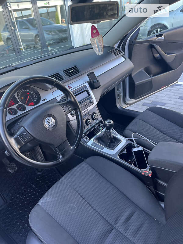 Универсал Volkswagen Passat 2005 в Хусте