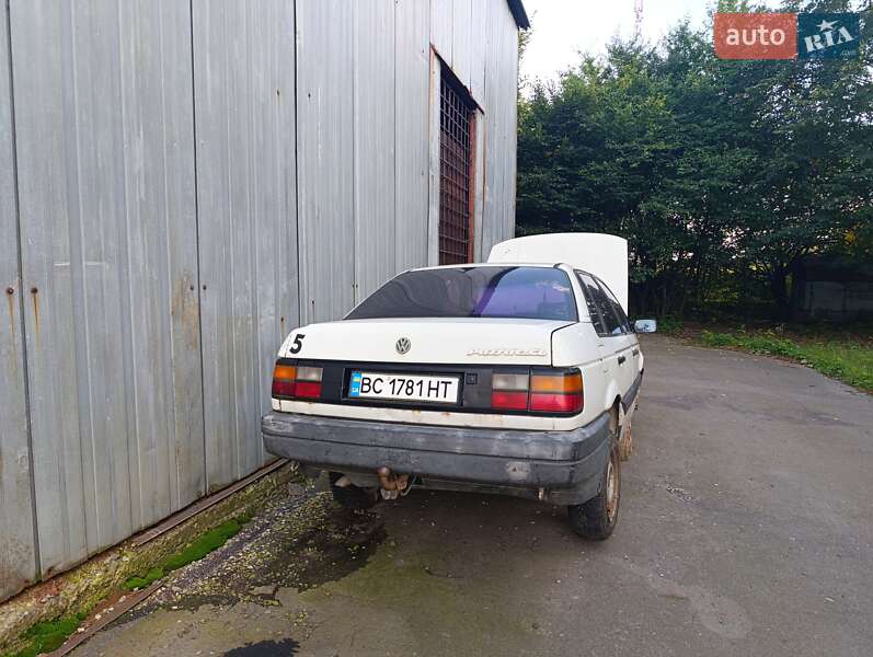 Седан Volkswagen Passat 1992 в Буську